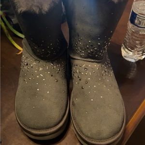 Ugg size 9 bow tie boots